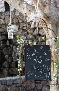 手書きのウェルカムボードでゲストをお迎え！結婚式の手作りグッズ