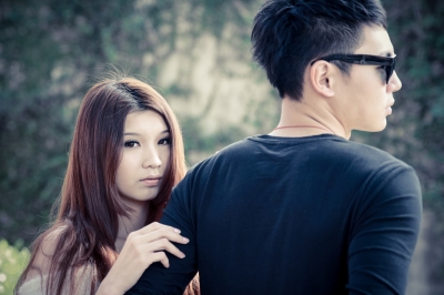 男が見せる恋愛サイン 無意識の行動って ぐるなびウエディングhowto