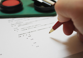 離婚も防ぐ！？　トラブル回避のための婚前契約書って？