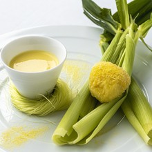 ふたりのなれそめをイメージしたメニューでサプライズを