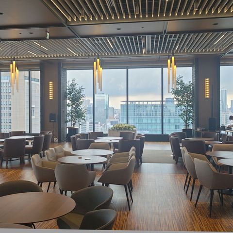 店内はレイアウト自由なので、思いのままにアレンジ可能！お2人のイメージどおりのパーティを実現できます！
