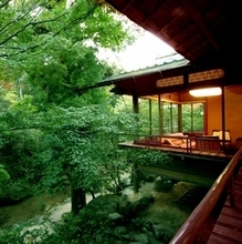 ローズガーデン三次で結婚式 三次 世羅 ぐるなびウエディング